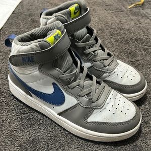 Nike mid court Boro size 3